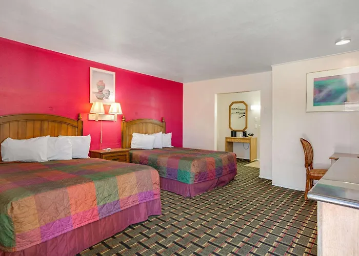 Rodeway Inn & Suites Raton