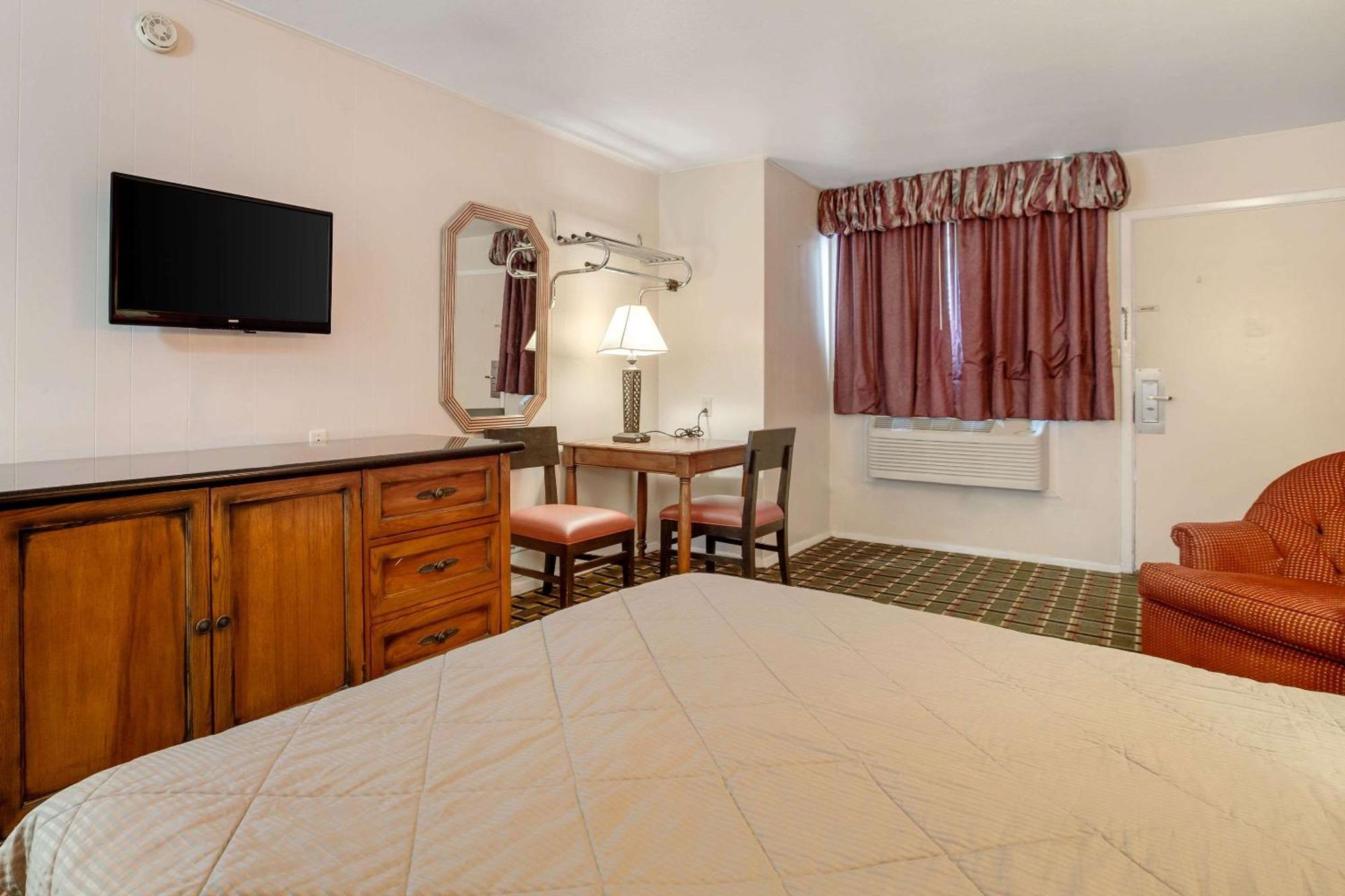 Rodeway & Hotel *