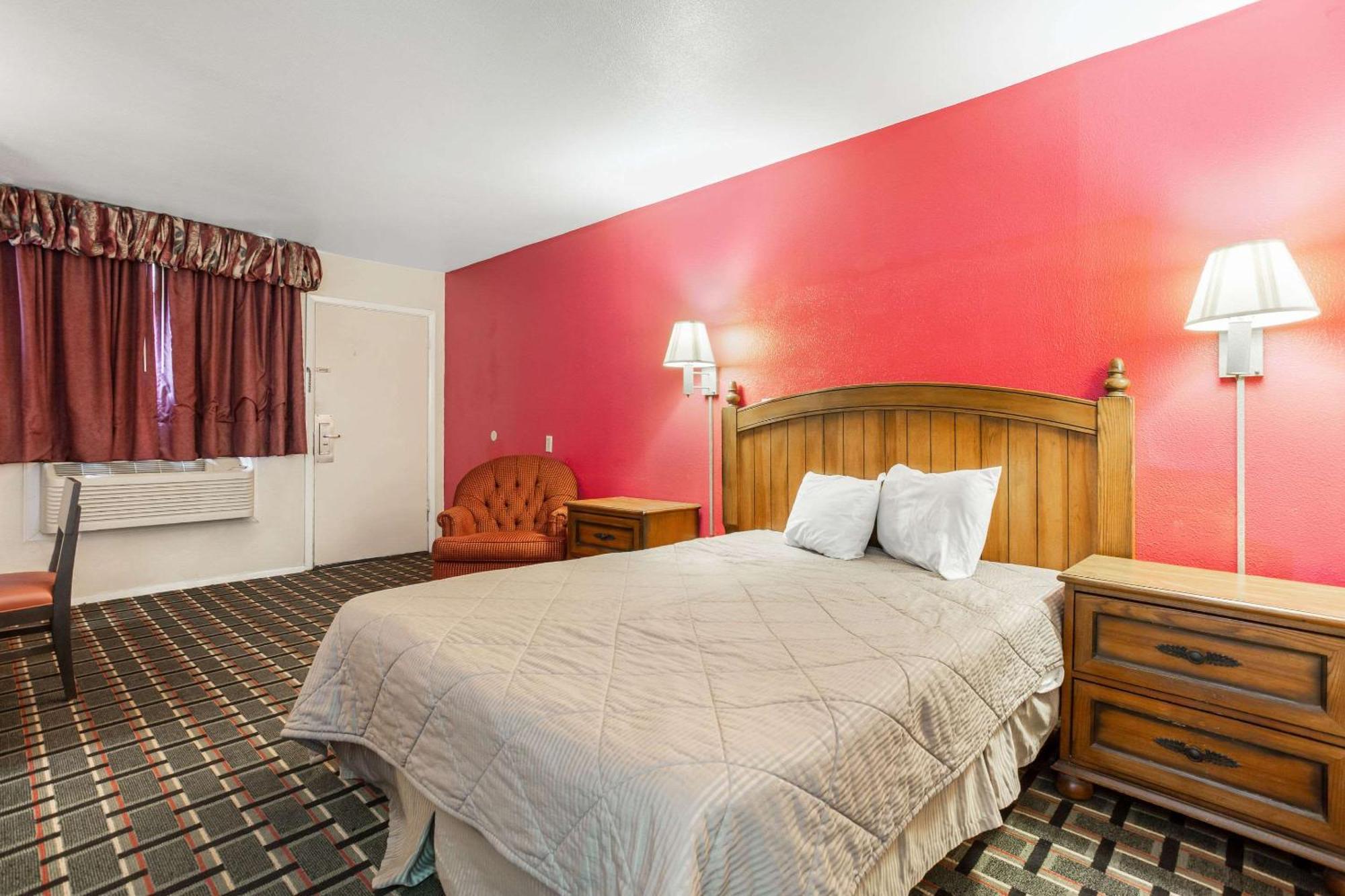 Hotel Rodeway & *